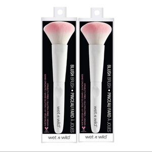 3/$30 wet n wild Makeup Brush Blush Brush  Mineral & Liquid Makeup Plush Fibers